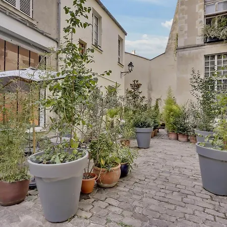 Loft En Plein Coeur Du Marais Dans Un Particulier Apartment